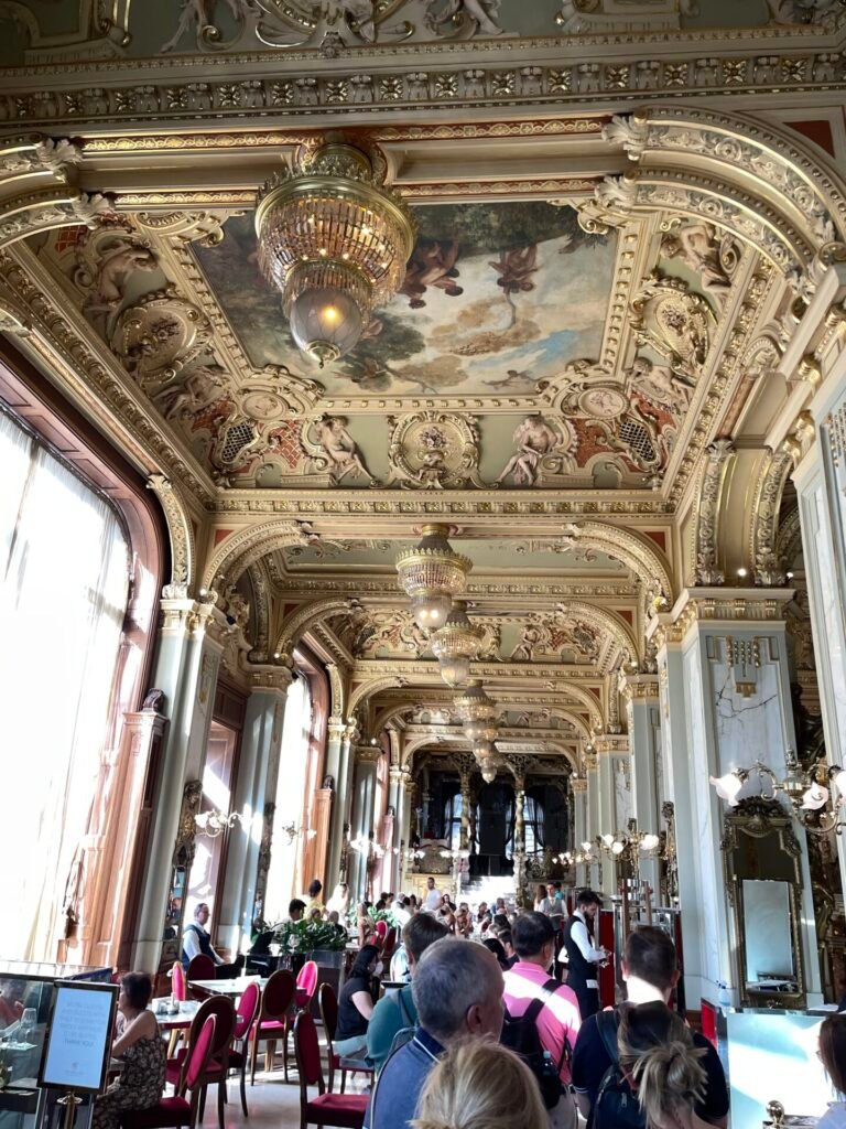 New York Cafe interiors